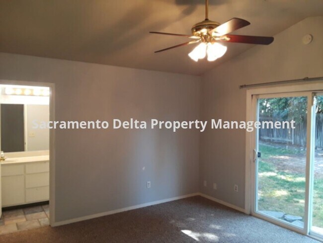 Building Photo - Wonderful 3 bedroom/2 bath home