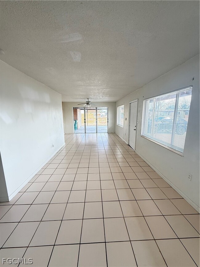 Building Photo - 21422 Kenyon Ave