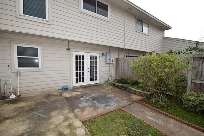 Building Photo - 9323 Westwood Village Dr