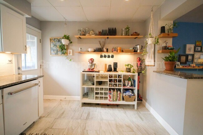 Building Photo - 928 Hoffman St