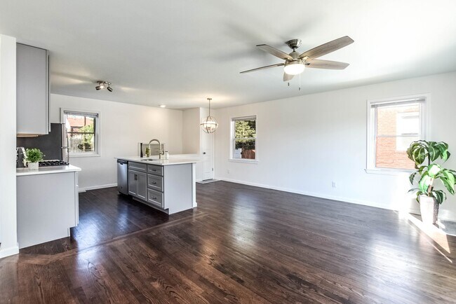 Building Photo - 8143 Braddock Dr