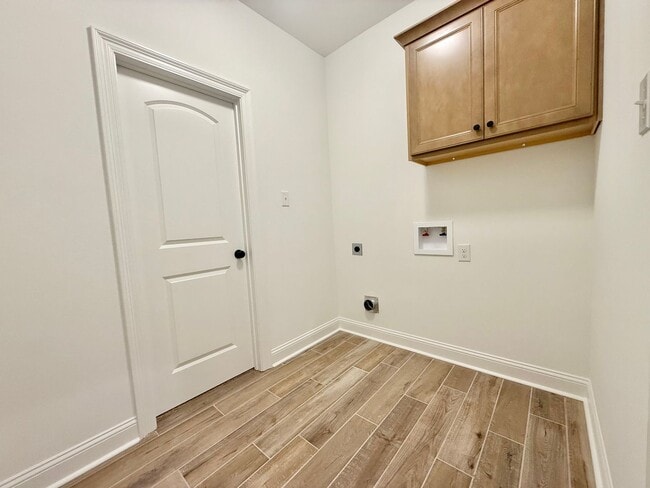 Building Photo - Home For Lease