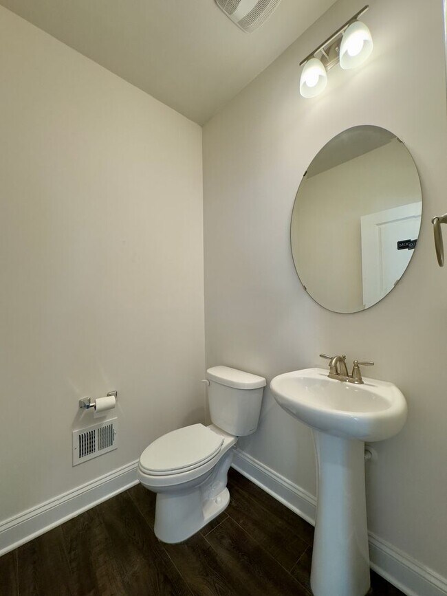 Building Photo - Charming 4 Bedroom/2.5 Bathroom Home in Bel Air, MD!