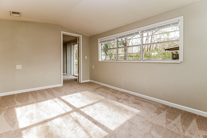 Building Photo - 229 Dogwood Ave