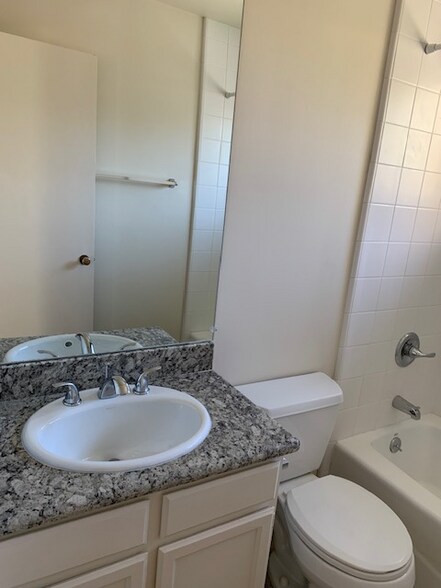 Building Photo - 1816 Park Ave