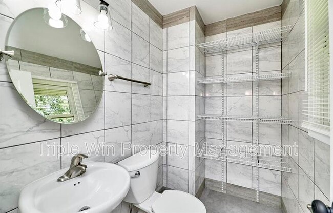 Building Photo - 10531 Fabick Dr