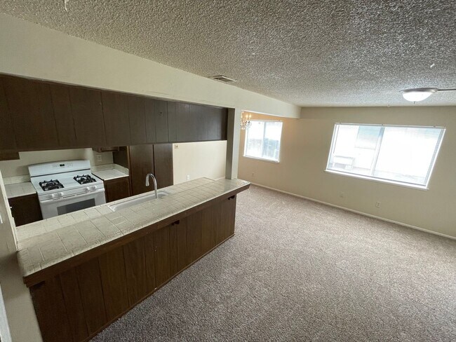 Building Photo - Two Story Fourplex Unit - On site Laundry, Carport, Ceiling Fans