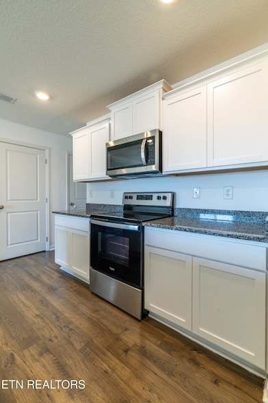 Building Photo - 228 Belle court