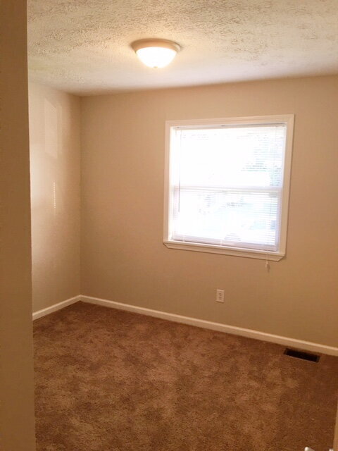 Building Photo - WEST SIDE 5 BR SPLIT LEVEL HOME AVAILABLE NOW!