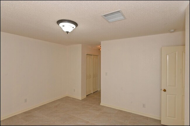 Building Photo - 648 Wind River Ave