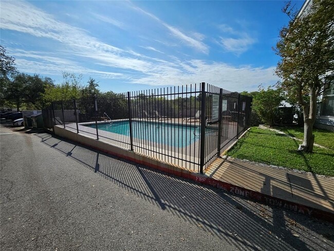 Building Photo - 6806 Old Quarry Ln