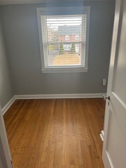 Building Photo - 1924 Guernsey Ave