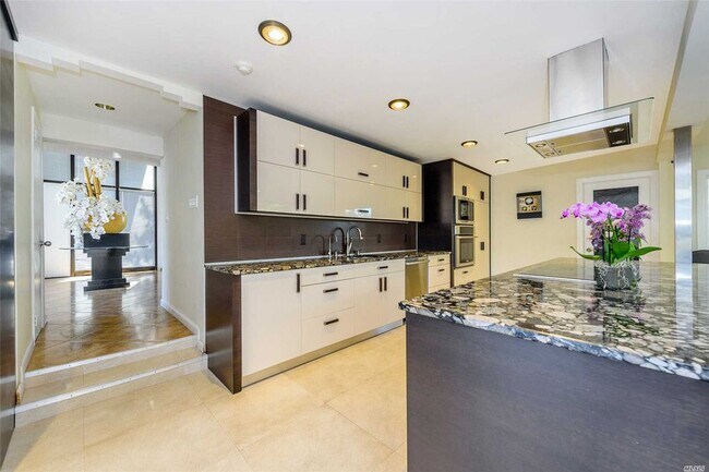 Building Photo - 197 Granada St