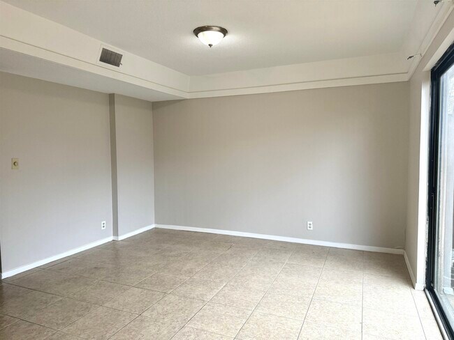 Building Photo - 6567 Poplar Woods Cir S