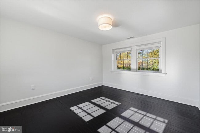 Building Photo - 767 Newtown Rd