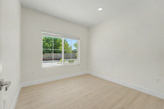 Building Photo - BRAND NEW 2 BEDROOM 2BATH