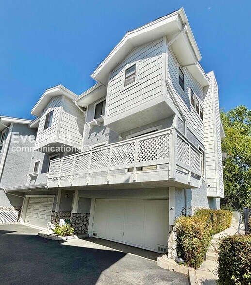 Building Photo - 4455 Rockland Pl