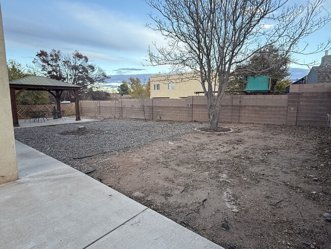 Building Photo - 10538 Olympic St NW