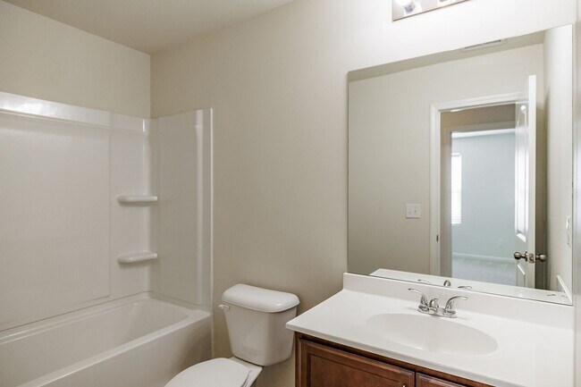 Building Photo - Spacious 3-Bed, 2.5-Bath Home in Lantern Walk