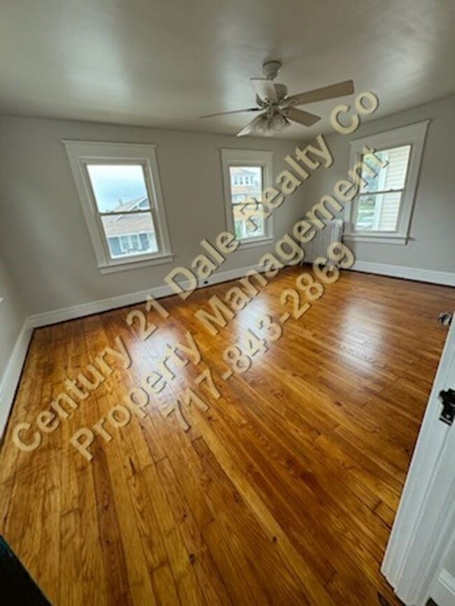 Building Photo - Charming 2 BR 2 Bath Home in York City wit...
