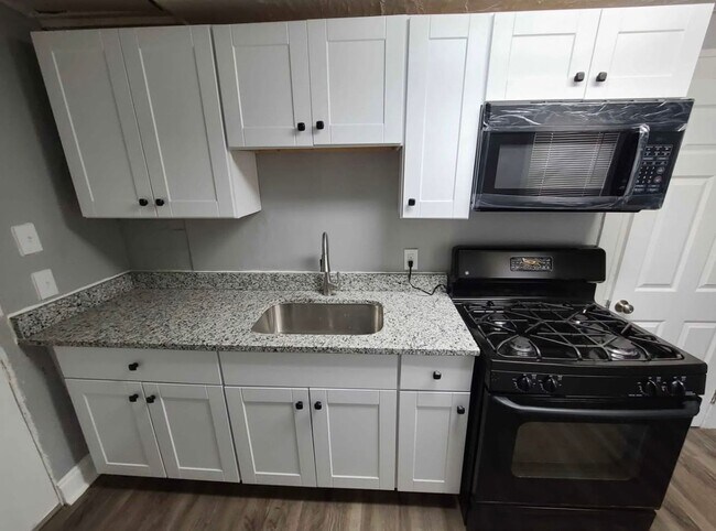 Building Photo - 1900 Deering Ave