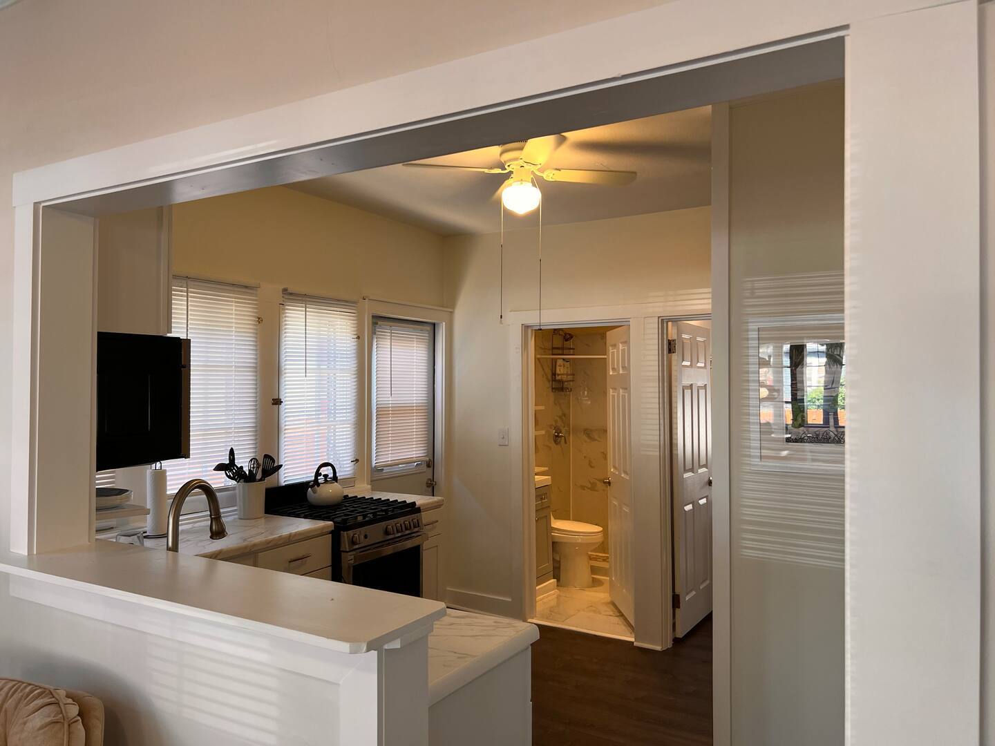 Building Photo - 118 S J St