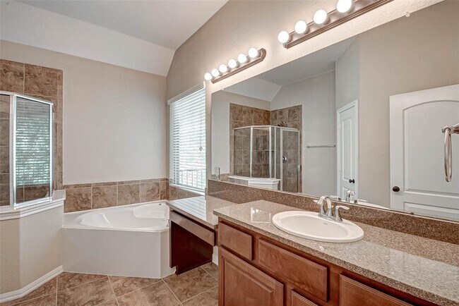 Building Photo - 26 Cheswood Manor Drive
