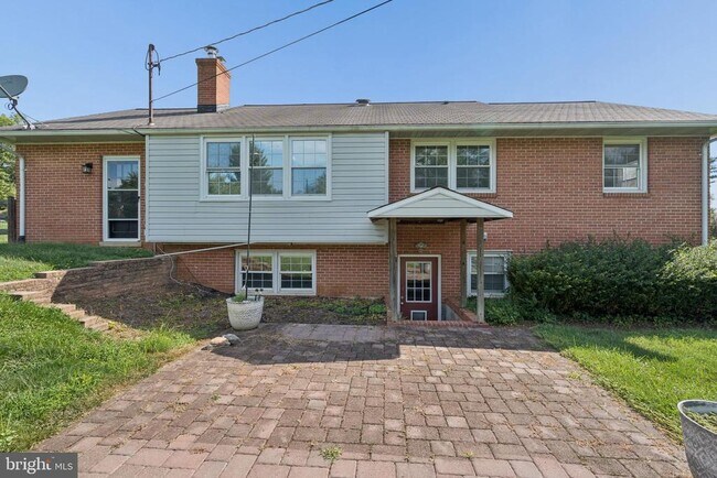 Building Photo - 8109 Broadview Dr