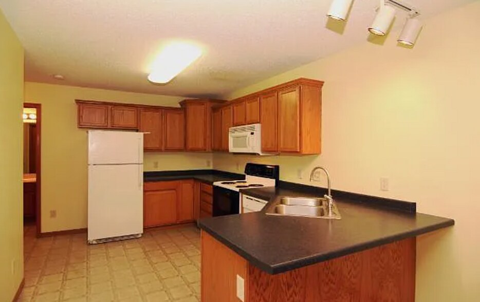 Building Photo - 1905 Ironwood Bay