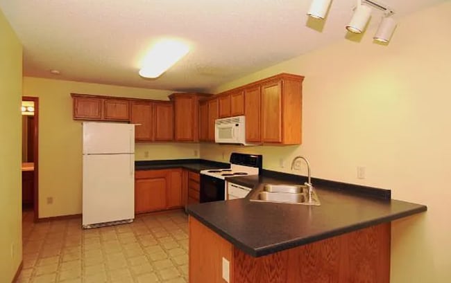 Building Photo - 1905 Ironwood Bay