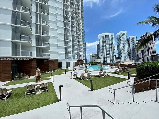 Building Photo - 350 S Miami Ave