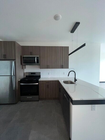 Building Photo - 135 Mallory Ave