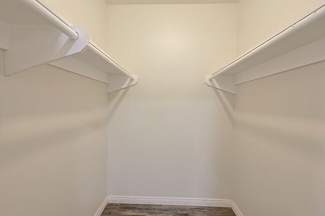 Building Photo - Spacious 5-Bedroom, 3-Bath Home – Convenie...