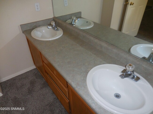 Building Photo - 3219 Eagle Ridge Dr