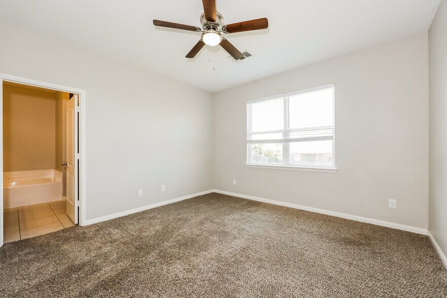 Building Photo - 6120 Chalk Hollow Dr