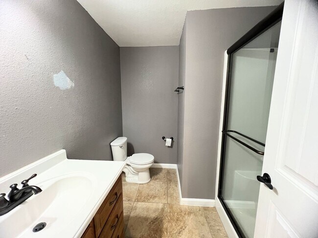 Building Photo - Fenced home close to FLW!