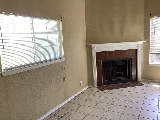 Building Photo - 15831 Bazelbriar Ln