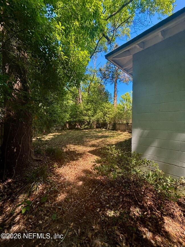 Building Photo - 2844 Cherokee Cir S