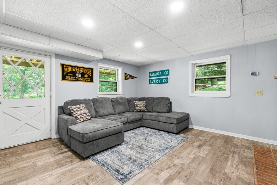 Building Photo - 864 Trojan Horse Cir