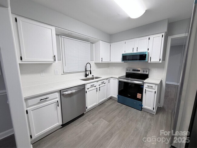 Building Photo - 2825 Edwin Jones Dr