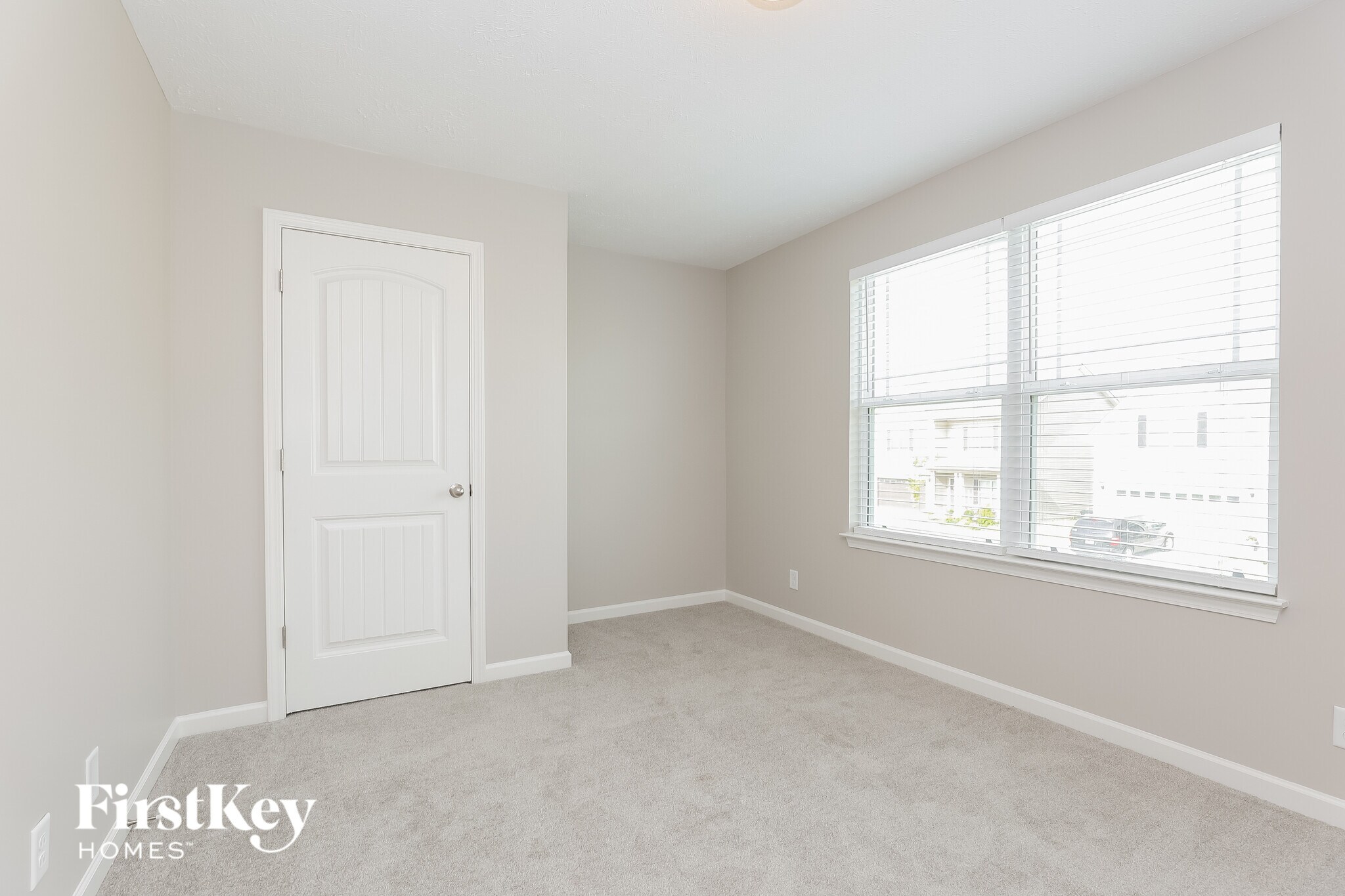 Building Photo - 2230 Oak Dr