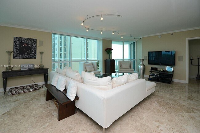 Building Photo - 101 S Fort Lauderdale Beach Blvd