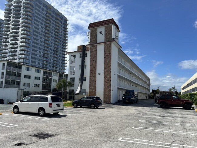 Building Photo - 4500 N Flagler Dr