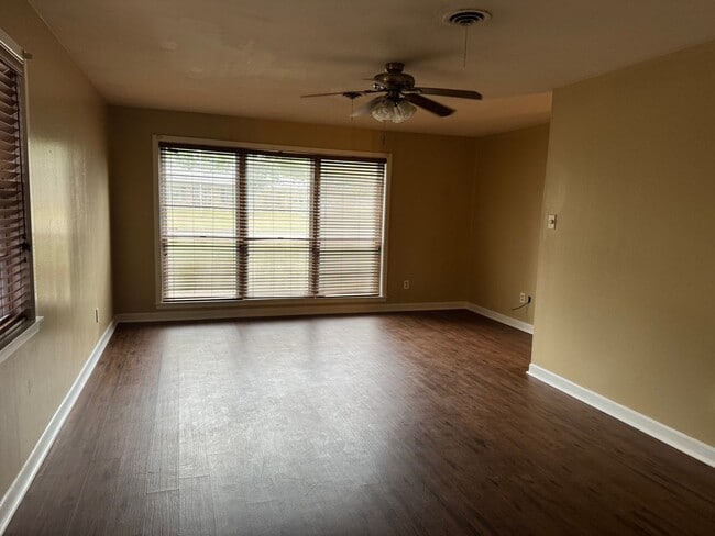 Building Photo - 3/2 Fenced Yard Covered Parking