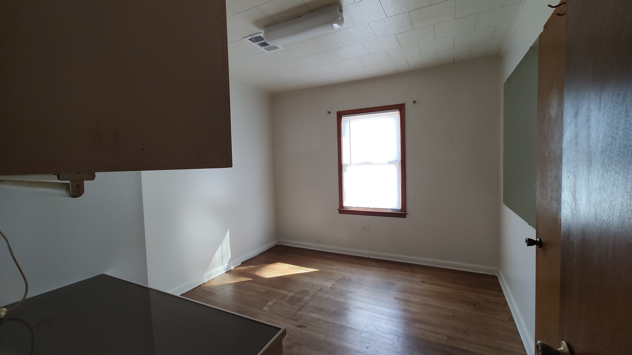 bedroom 3 with desk - 922 E Nezpique St