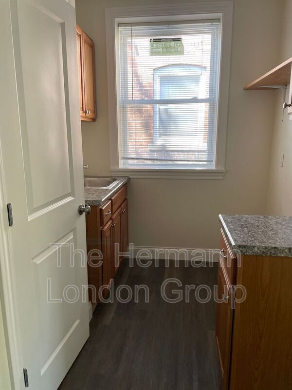 Building Photo - 4544 Flad Ave