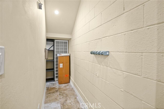 Building Photo - 714 N Juanita Ave