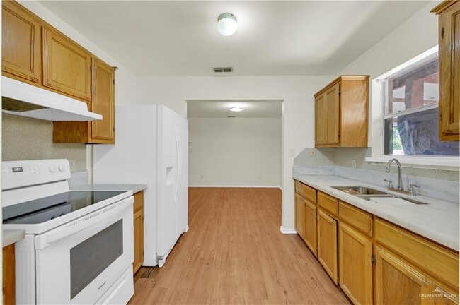 Building Photo - 17 Linda Vista St