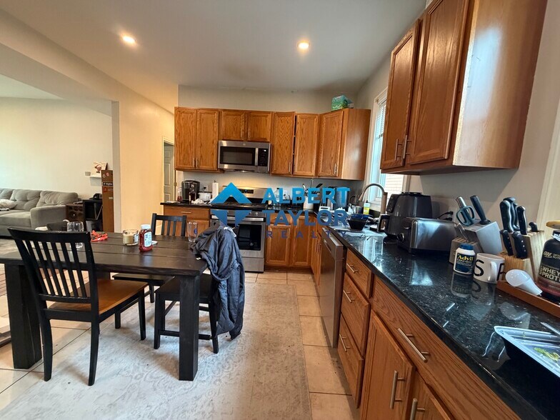 Building Photo - 226 Calumet St