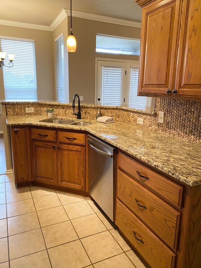 Building Photo - Great Family Home in the Heatherwood Addit...